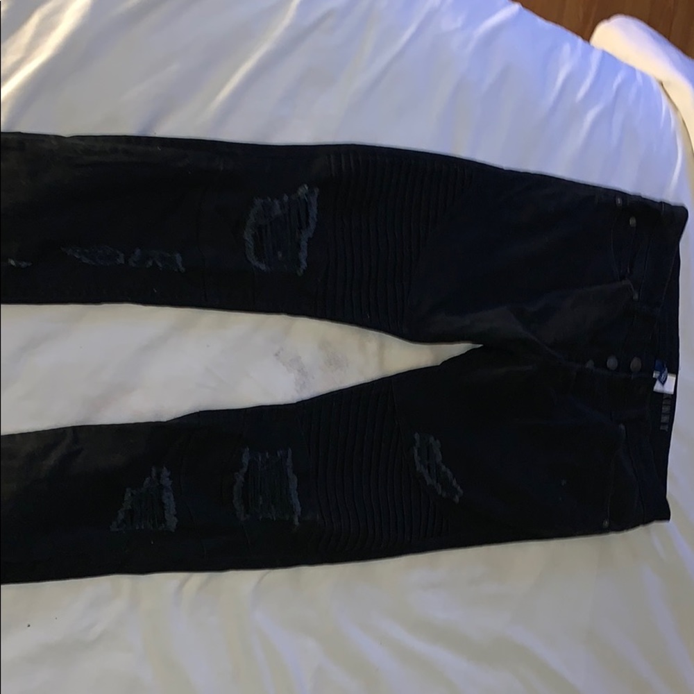 Black skinny jeans.